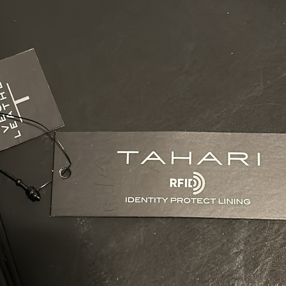 TAHARI WOMEN WALLET BLACK NEW - Picture 6 of 12